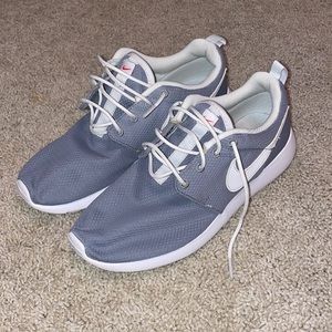 Nike Youth roshes size 7